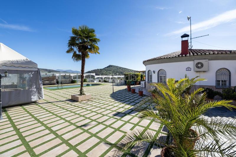 Foto 91b73e57-c47a-4028-ab08-a2d608980636. Chalet espectacular chalet con piscina, jardines y salón de fiestas en puerto lope ! en Moclín