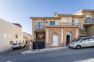 Maison à Calle sierra nevada 75. Unifamiliar en esquina en huétor vega