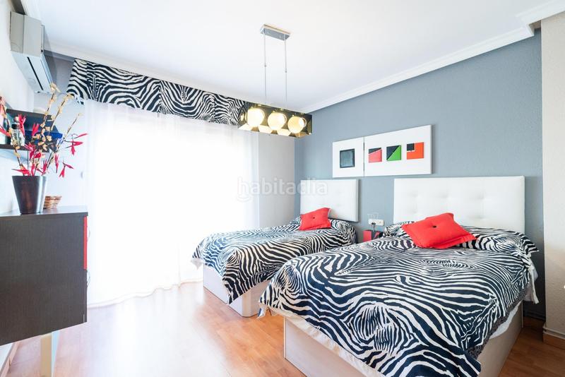 Foto 7e17d87a-aaf8-480a-9162-8e5a3b9efc64. Casa pareada en camino cementerio 14 gran casa adosada en esquina granada espacio, comodidad y luz natural en Peligros