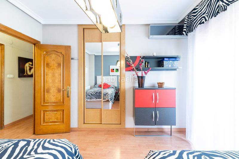 Foto afd1b6e2-e696-4d1b-a6f5-d0dfeb725649. Casa pareada en camino cementerio 14 gran casa adosada en esquina granada espacio, comodidad y luz natural en Peligros