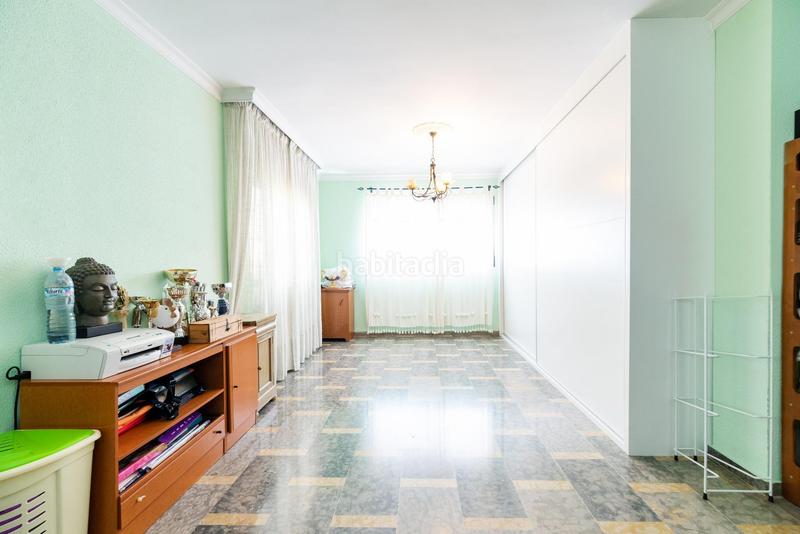 Foto df44b692-4916-4268-bdd9-622d2aef3979. Casa pareada en camino cementerio 14 gran casa adosada en esquina granada espacio, comodidad y luz natural en Peligros