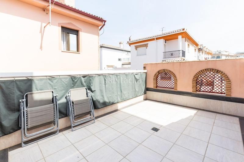 Foto f76e22b8-b199-4200-8244-90908c145a72. Casa pareada en camino cementerio 14 gran casa adosada en esquina granada espacio, comodidad y luz natural en Peligros