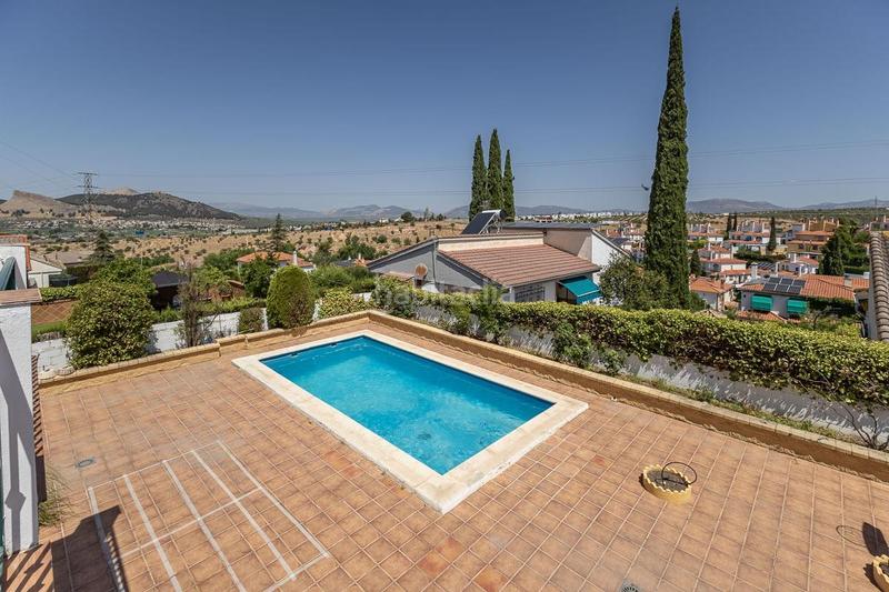 Foto 0db4ad1a-3b50-440e-92d5-08a5e03d0f72. Casa chalet independiente con piscina en la prestigiosa urbanización monteluz, granada en Peligros