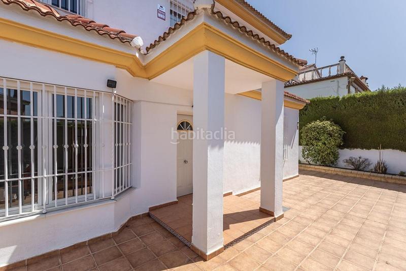 Foto 1212c7d4-12dd-4275-ada7-f44289096ed7. Casa chalet independiente con piscina en la prestigiosa urbanización monteluz, granada en Peligros