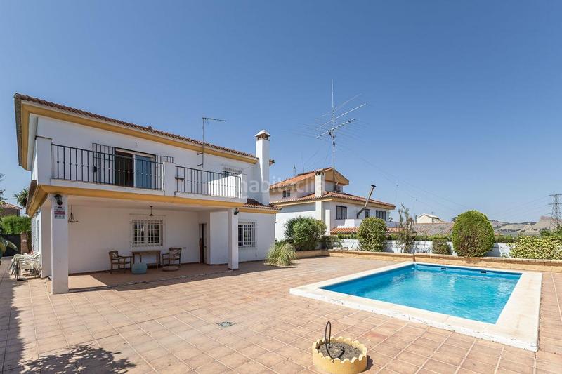 Foto b7674930-e65f-4612-87c3-805a98091340. Casa chalet independiente con piscina en la prestigiosa urbanización monteluz, granada en Peligros