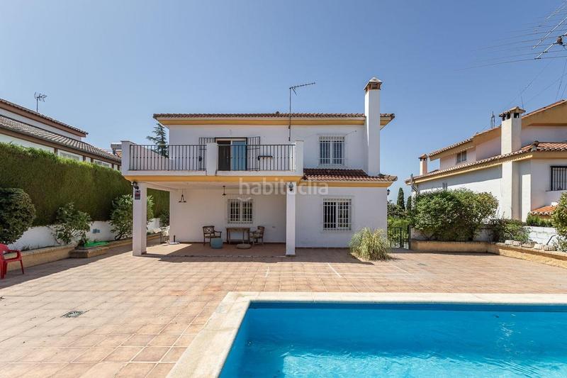 Foto d760d093-ca55-4201-a9ea-62039a3f48a9. Casa chalet independiente con piscina en la prestigiosa urbanización monteluz, granada en Peligros