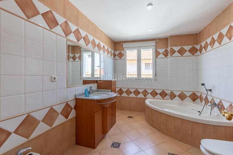 Foto f666dea1-23a4-40cc-a039-278b1e709a96. Casa chalet independiente con piscina en la prestigiosa urbanización monteluz, granada en Peligros