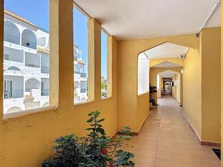 Apartament  Calle mar egeo. Se vende bonito piso con gran terraza en roquetas de mar almeria