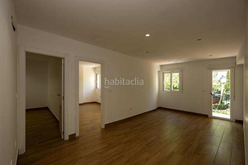 Foto cc48c52a-65f5-47e1-ba7d-3d689f9dfc36. Piso reformado a nuevo, 3 dormitorios con dos balcones en avd don bosco en Granada