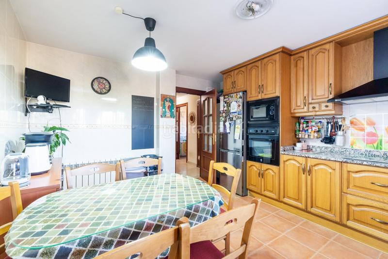 Foto 0af938cf-0cce-4919-9c53-ed80f5a09f8d. Casa adosada casa a la venta con grandes espacios y vistas despejadas en Peligros