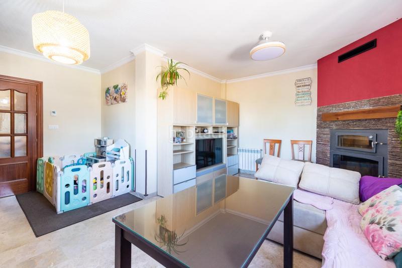 Foto d7d7545c-c5a5-4986-b88c-c5d10fe86a0e. Casa adosada casa a la venta con grandes espacios y vistas despejadas en Peligros