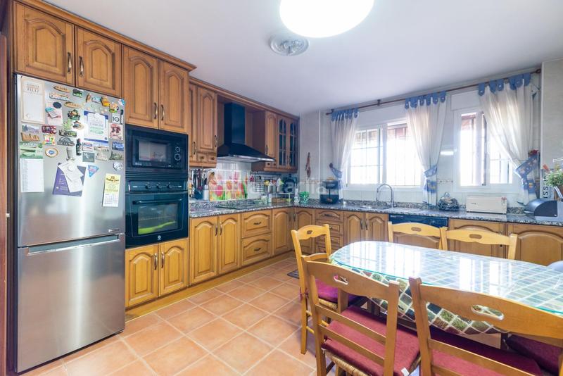 Foto de949543-463a-4f38-b07c-5c6bc1390f95. Casa adosada casa a la venta con grandes espacios y vistas despejadas en Peligros