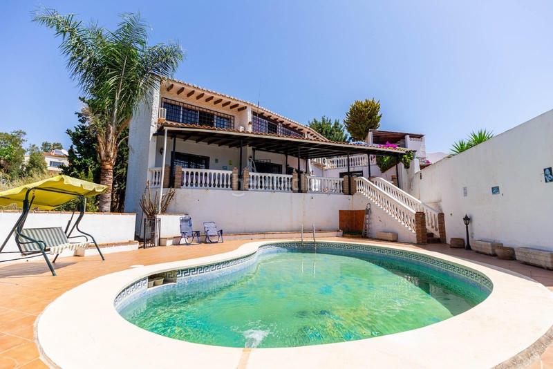 Foto c38091d1-caf8-4b20-83de-0d9e4fdf8a7c. Chalet villa en urbanización campo en campo de Mijas Mijas