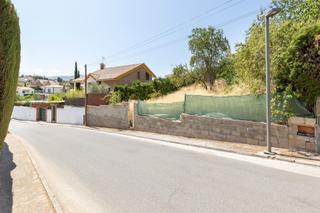 Terreno residencial  Calle de la azucena. Venta de solar de 590 m2 en otura zona colegio