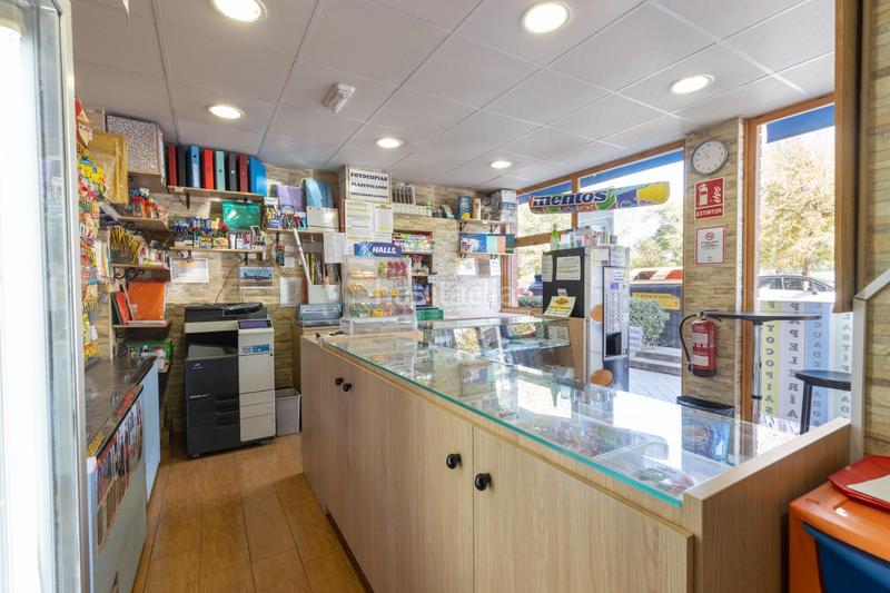 Foto 0a06db55-3b53-4f19-acb5-c9586b85b3b9. Local comercial a Cervantes Granada