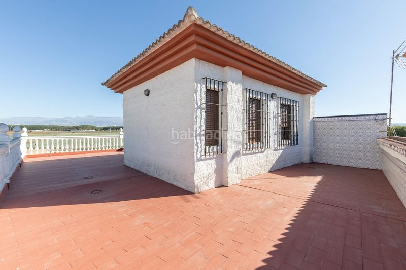 Foto 0b0f0721-24c4-40fc-99db-0c0fcf7e0be2. Casa en plaza iglesia-p ruiz 3 amplia casa con espectaculares vistas a sierra nevada en Santa Fe