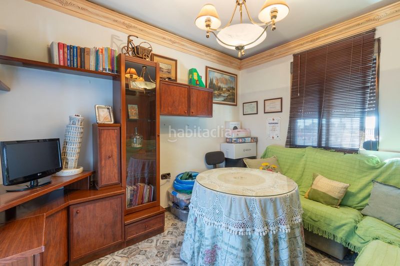 Foto aa52d9a1-a44f-4081-8807-8c7021eaa658. Casa en plaza iglesia-p ruiz 3 amplia casa con espectaculares vistas a sierra nevada en Santa Fe