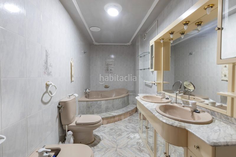 Foto b2950f0f-0111-45b1-aa37-da22124d0ba4. Casa en plaza iglesia-p ruiz 3 amplia casa con espectaculares vistas a sierra nevada en Santa Fe