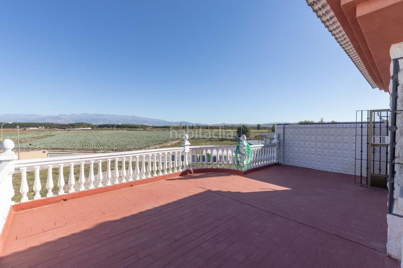 Foto ef4880cc-1121-4fab-9509-0b584e3e8413. Casa en plaza iglesia-p ruiz 3 amplia casa con espectaculares vistas a sierra nevada en Santa Fe