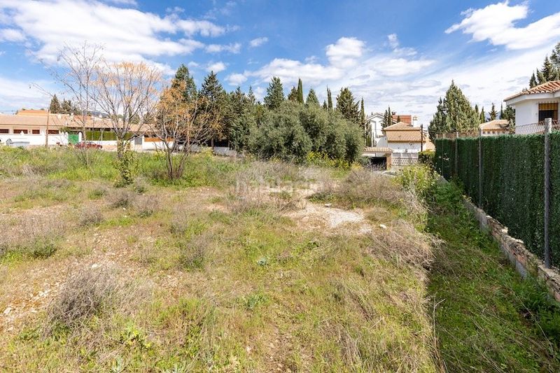 Foto c02c8b16-06de-4541-993f-d39db256075b. Terreno residencial solar urbanización parque del cubillas con proyecto básico y licencia de obras en Albolote