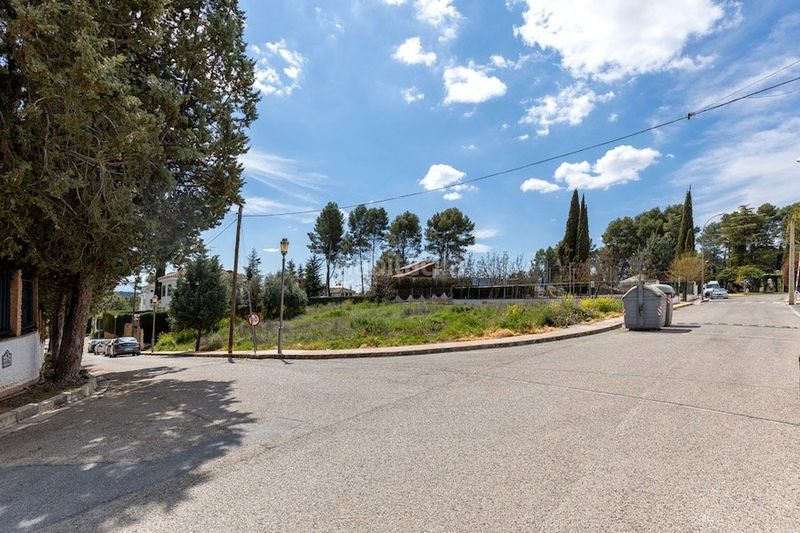 Foto f2f477dd-55e5-4946-acdf-008f8a2d5132. Terreno residencial solar urbanización parque del cubillas con proyecto básico y licencia de obras en Albolote