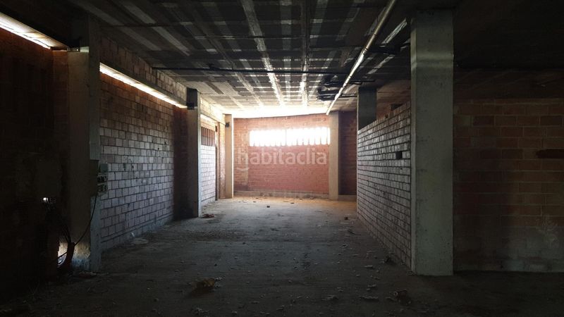 Foto a58ac5a0-1651-4056-b391-46918f9799c9. Local comercial a calle torre de la vela a Santa Fe