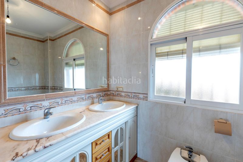 Foto 00fe3304-6001-45ee-897f-fab2cb2479a7. Xalet amb aparcament piscina a Escúzar