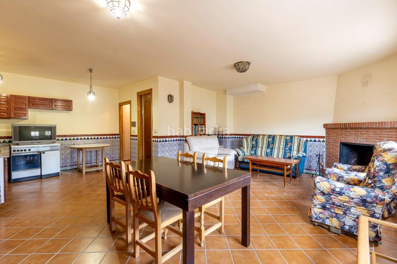 Foto 40debd53-6245-43d0-b35c-5818f3a29ba4. Xalet amb aparcament piscina a Escúzar