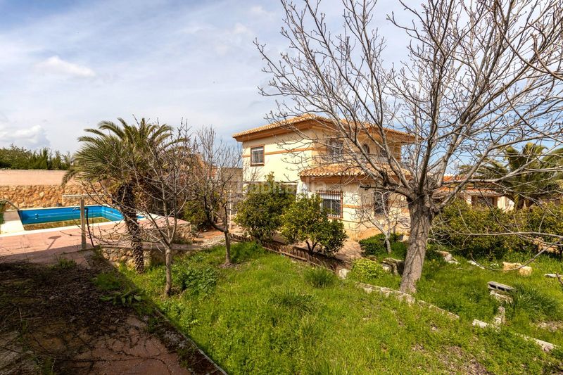 Foto b435a5b6-177c-49d5-ad3c-956c26789d8e. Xalet amb aparcament piscina a Escúzar