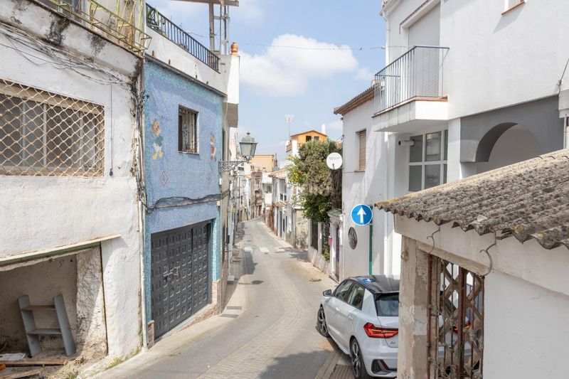 Foto 89461430-3d72-42f3-9c75-0557294c9e3e. Casa amb aparcament a Bola de Oro Granada