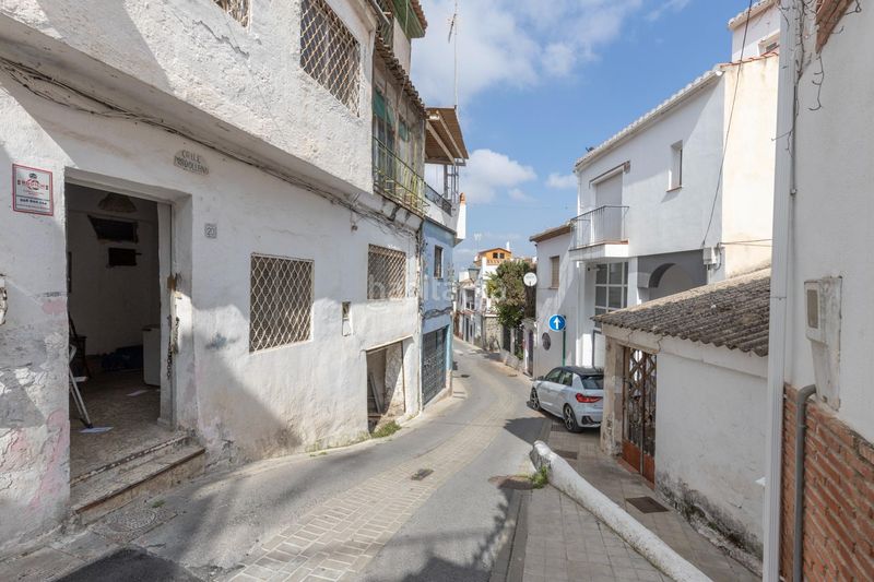 Foto bdd5a9cf-9f02-430f-a57b-8b57348ea575. Casa amb aparcament a Bola de Oro Granada