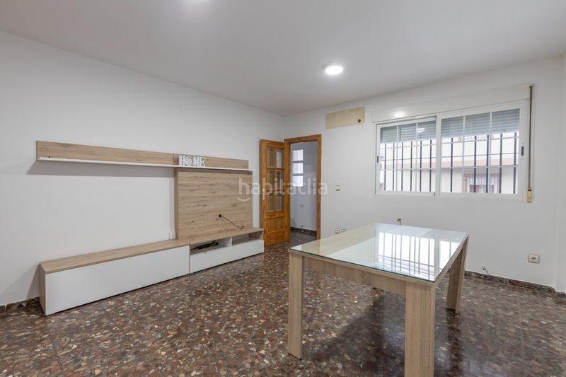 Foto 077027d3-c767-42b6-a921-cf7ecc5993e5. Casa adossada amb aparcament a Maracena
