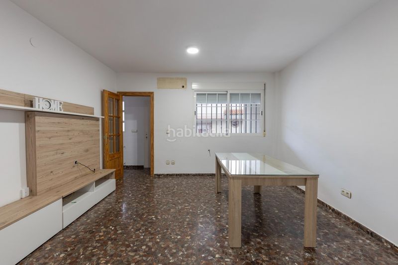 Foto 26a54831-7b2c-4517-a075-69b35bbcdcb5. Casa adossada amb aparcament a Maracena