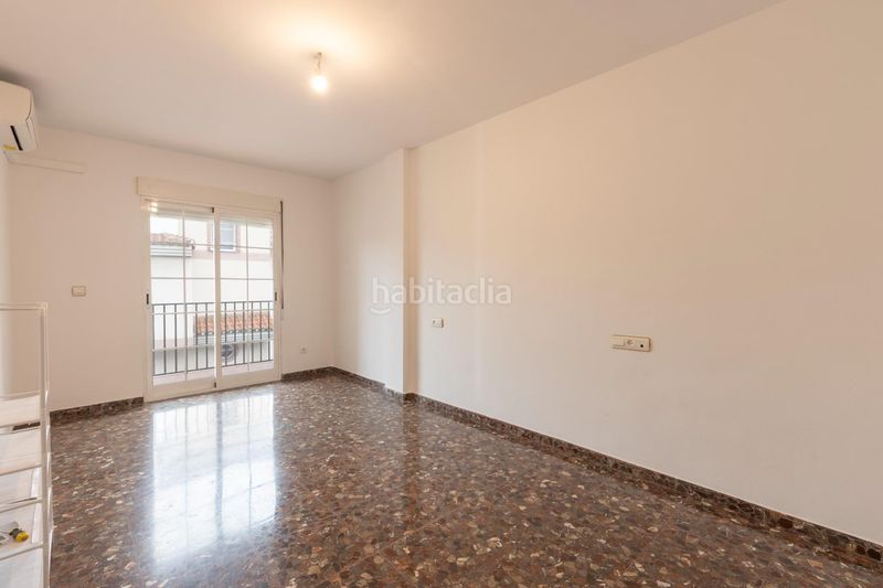 Foto 58058fbb-be6a-43e5-b227-5796e440aaab. Casa adossada amb aparcament a Maracena