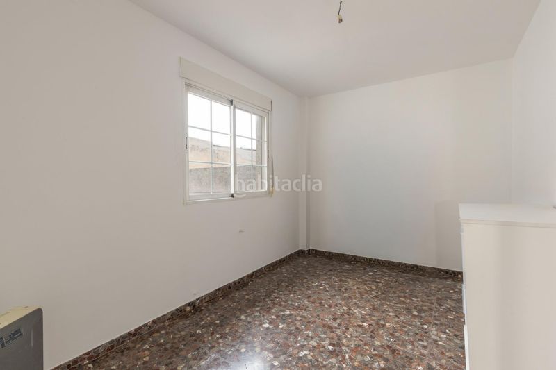 Foto 88c403b6-c47d-417e-a879-4ff223a93f9f. Casa adossada amb aparcament a Maracena
