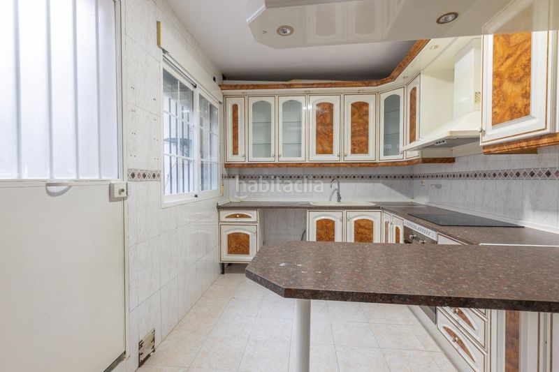 Foto a1d6d6e3-3a0c-4538-abd1-2692c3d6f2c3. Casa adossada amb aparcament a Maracena