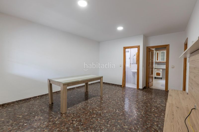 Foto ab1c56dd-079c-4726-ba18-09ff848857fb. Casa adossada amb aparcament a Maracena