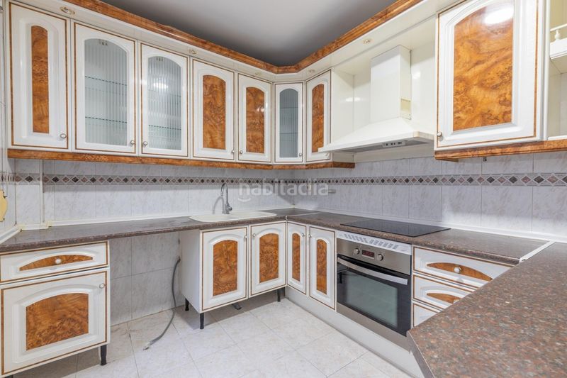 Foto ec85ef2a-964e-4925-b2ac-36dbaa43457a. Casa adossada amb aparcament a Maracena