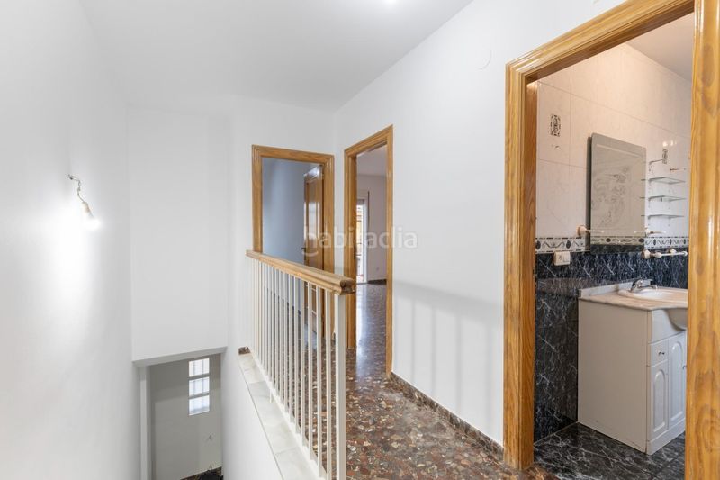 Foto ef9877a3-414b-4fbc-981f-677ce9d56d7e. Casa adossada amb aparcament a Maracena