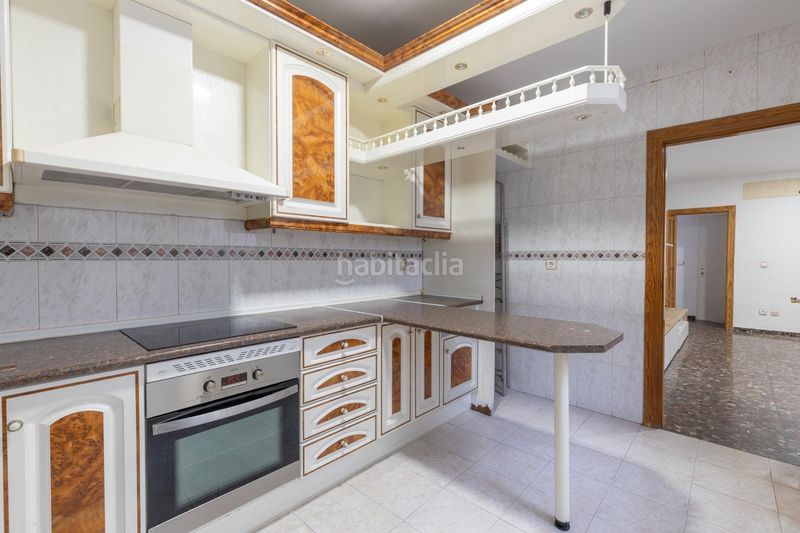 Foto f9159643-ed44-4c7a-adbb-eab97150a140. Casa adossada amb aparcament a Maracena