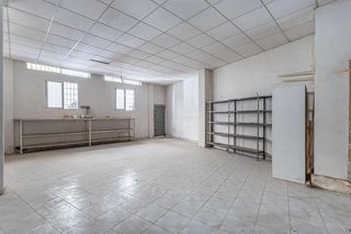 Local Comercial a Calle puerta lorca 2. Magnífico local en pleno centro de baza ideal como inversión o p