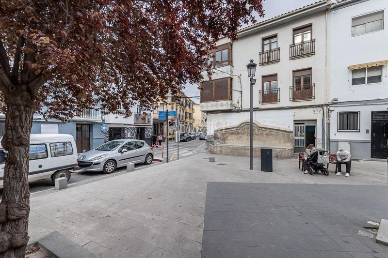 Foto 1d12f825-312b-49d5-ade2-2baf03d6469d. Local comercial en calle puerta lorca 2 gran local en el corazón , ideal para invertir o para poner tu propio negocio. en Baza