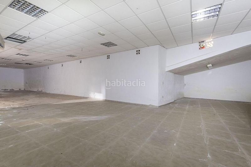Foto 47492f02-f607-494d-b966-b8840d98ba7b. Local comercial en calle puerta lorca 2 gran local en el corazón , ideal para invertir o para poner tu propio negocio. en Baza