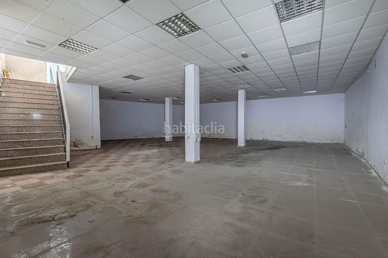 Foto ed6bb54b-0b1f-4bb9-bff0-51a3089cf74f. Local comercial en calle puerta lorca 2 gran local en el corazón , ideal para invertir o para poner tu propio negocio. en Baza
