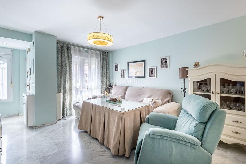 Foto 1350e374-8ea5-4bf9-ab09-b88910f80540. Casa aparellada amb aparcament a Atarfe