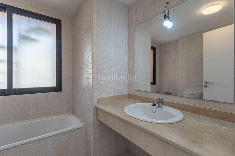 Foto 7fa9dcd1-db98-4a38-add1-51ef35d9e2a7. Casa adosada precioso chalet en loma verde en Albolote