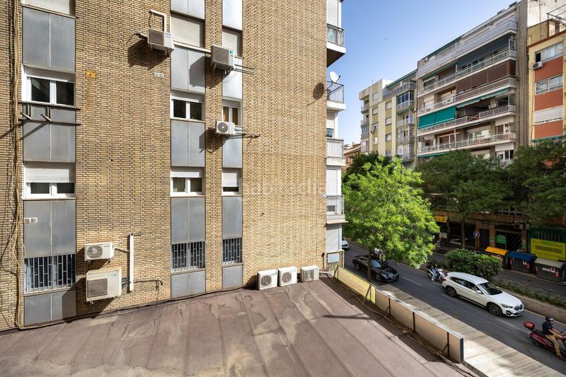 Foto 171c8b1e-31e3-42dc-86ec-f008d7e7186a. Piso gran piso en Camino de Ronda junto a calle recogidas con 212m2 construidos , 5 dorm, dos baños, edificio señorial en Granada