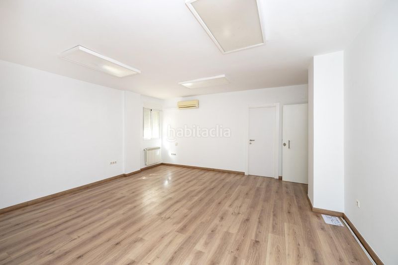 Foto 351d2938-0cb1-43ee-9aee-b6ca27d333fa. Piso gran piso en Camino de Ronda junto a calle recogidas con 212m2 construidos , 5 dorm, dos baños, edificio señorial en Granada