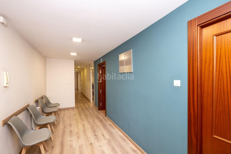 Foto 6916b65d-5918-445d-bded-b8889fe83f73. Piso gran piso en Camino de Ronda junto a calle recogidas con 212m2 construidos , 5 dorm, dos baños, edificio señorial en Granada