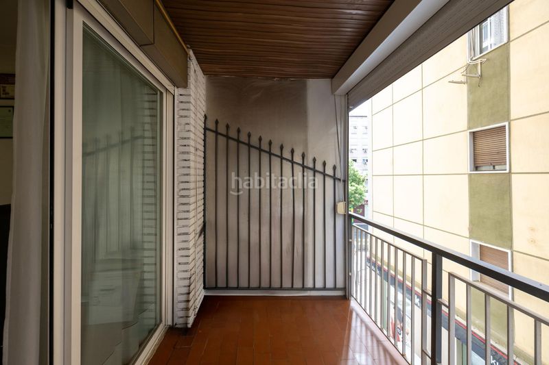 Foto 8a4e83f3-784e-4e00-847e-74bba73dca65. Piso gran piso en Camino de Ronda junto a calle recogidas con 212m2 construidos , 5 dorm, dos baños, edificio señorial en Granada